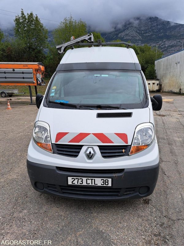 Renault Trafic - 2006 - 75540kms - 273CTL38 - Panel van: picture 3 Renault Trafic - 2006 - 75540kms - 273CTL38 - Panel van: picture 3
