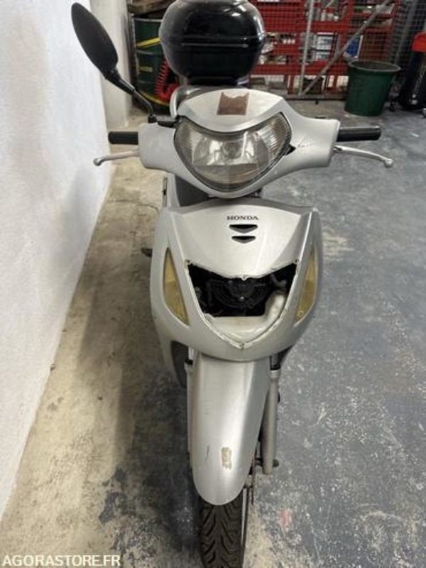 SCOOTER HONDA SH125 - 2001 - 24167KM - 1087GF2A - Motorcycle: picture 4 SCOOTER HONDA SH125 - 2001 - 24167KM - 1087GF2A - Motorcycle: picture 4