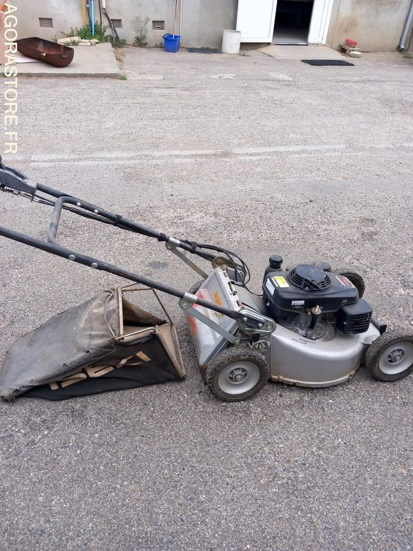 TONDEUSE THERMIQUE TRACTEE ISEKI - Garden mower: picture 2 TONDEUSE THERMIQUE TRACTEE ISEKI - Garden mower: picture 2