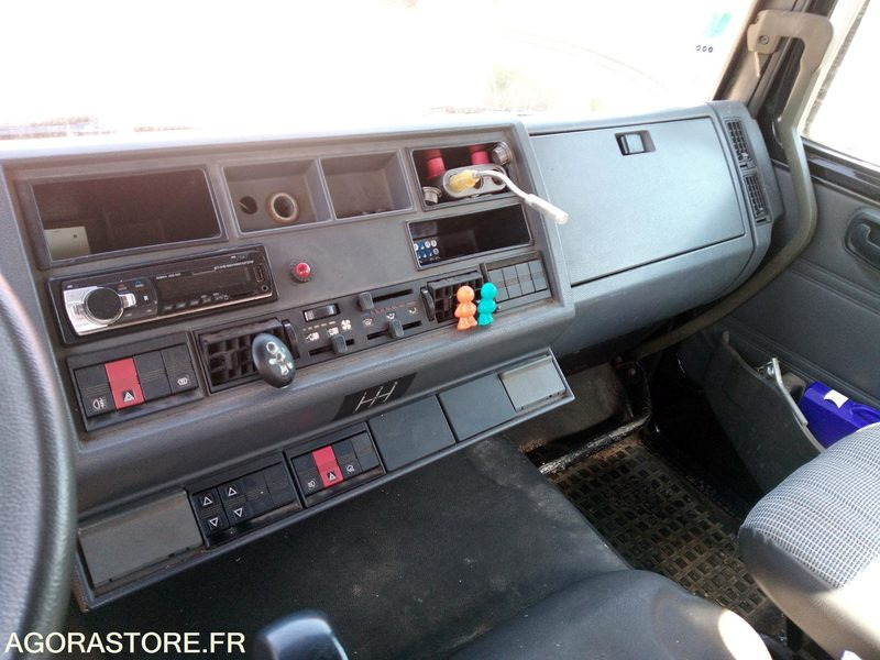 Dépanneuse Renault S150 - Truck: picture 4 Dépanneuse Renault S150 - Truck: picture 4