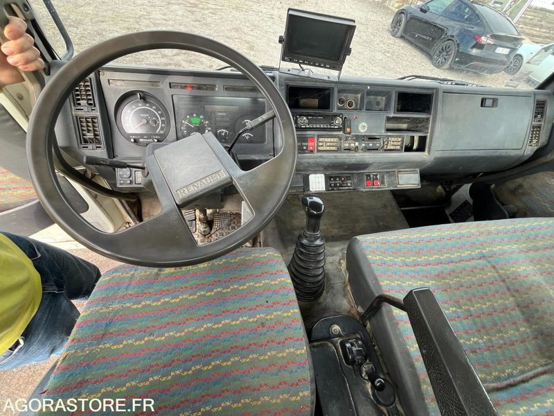 Poid lourd Renault Midlum 180 – Ampliroll / Polybenne – 1995 – 414 000 km - Truck: picture 5 Poid lourd Renault Midlum 180 – Ampliroll / Polybenne – 1995 – 414 000 km - Truck: picture 5