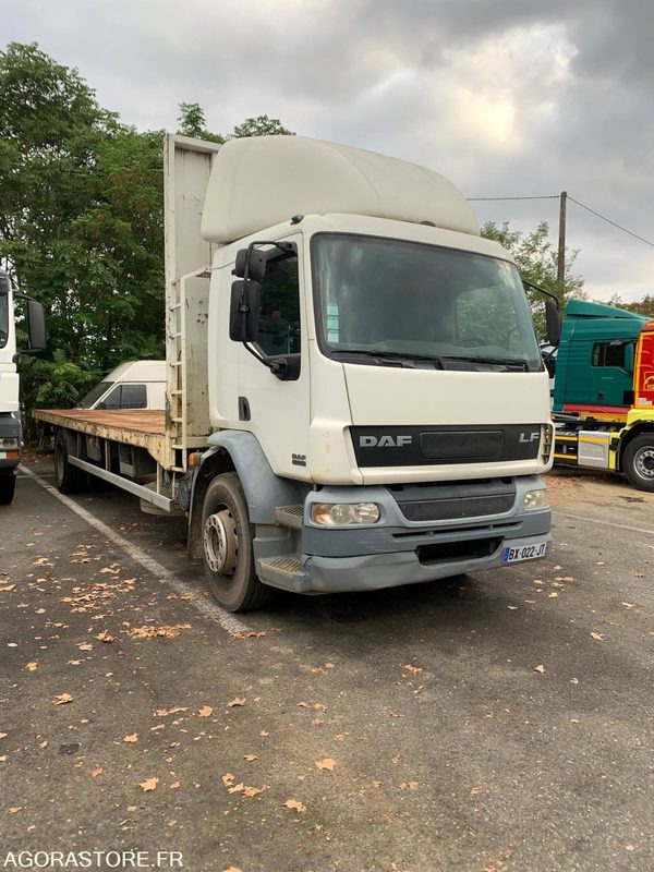 Porteur plateau DAF LF 18.250 - 2004 - 418000 Kms - Truck: picture 1 Porteur plateau DAF LF 18.250 - 2004 - 418000 Kms - Truck: picture 1