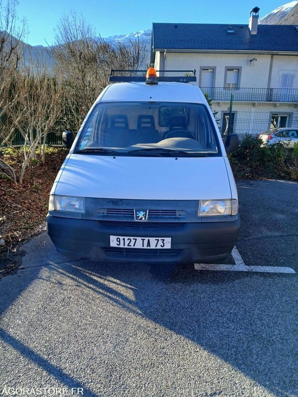 PEUGEOT EXPERT EN L'ETAT REMORQUE IMPERATVIE POUR ENLEVEMENT - Van: picture 2 PEUGEOT EXPERT EN L'ETAT REMORQUE IMPERATVIE POUR ENLEVEMENT - Van: picture 2