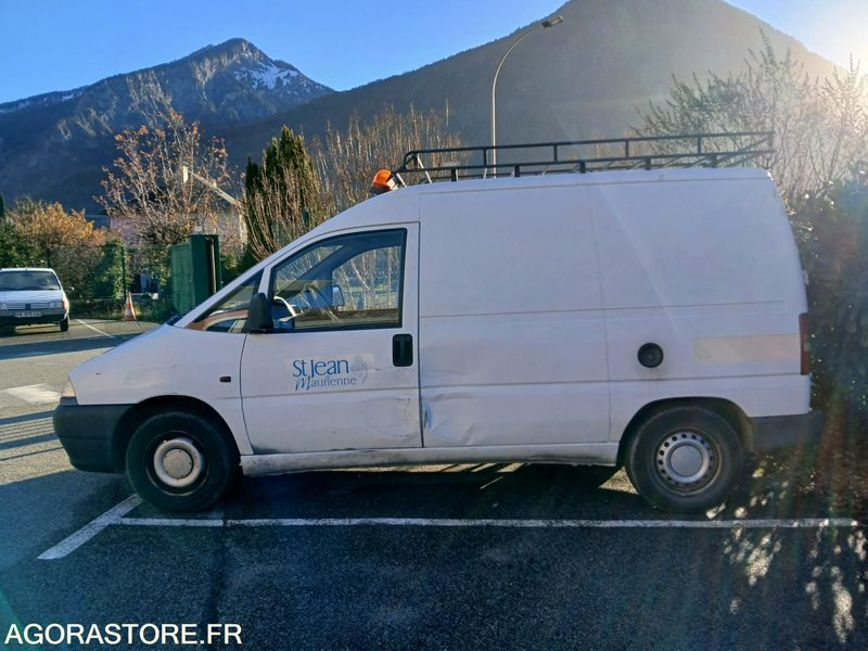 PEUGEOT EXPERT EN L'ETAT REMORQUE IMPERATVIE POUR ENLEVEMENT - Van: picture 1 PEUGEOT EXPERT EN L'ETAT REMORQUE IMPERATVIE POUR ENLEVEMENT - Van: picture 1