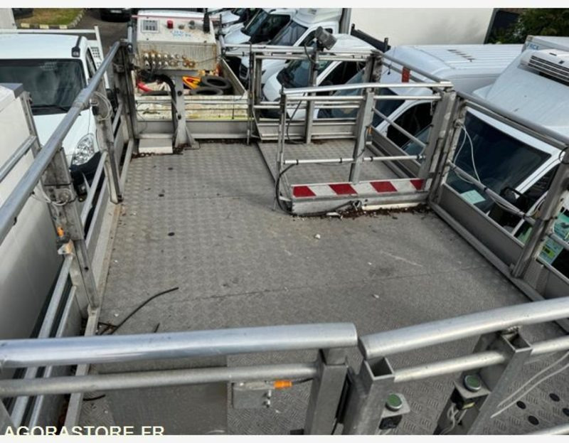 Van RENAULT MAXITY 2.5l 130CV NACELLE PASSERELLE ELEVATRICE - 2009 - 125 000km: picture 6