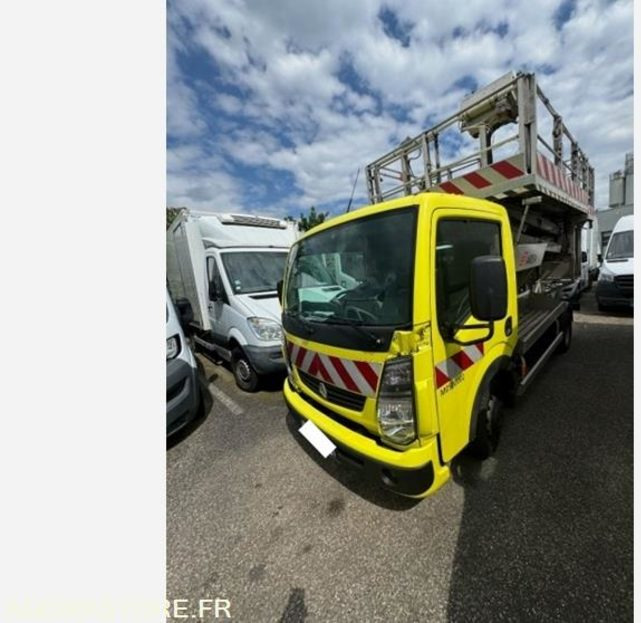 RENAULT MAXITY 2.5l 130CV NACELLE PASSERELLE ELEVATRICE - Van: picture 1 RENAULT MAXITY 2.5l 130CV NACELLE PASSERELLE ELEVATRICE - Van: picture 1