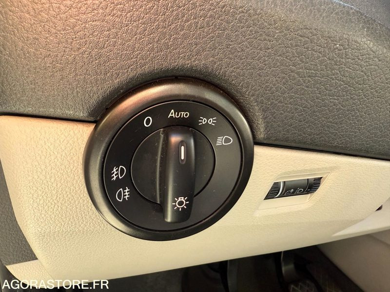 Small van Volkswagen transporter t6 - 2l 114cv -190 000 km- 5 places - 2018 -: picture 8 Small van Volkswagen transporter t6 - 2l 114cv -190 000 km- 5 places - 2018 -: picture 8