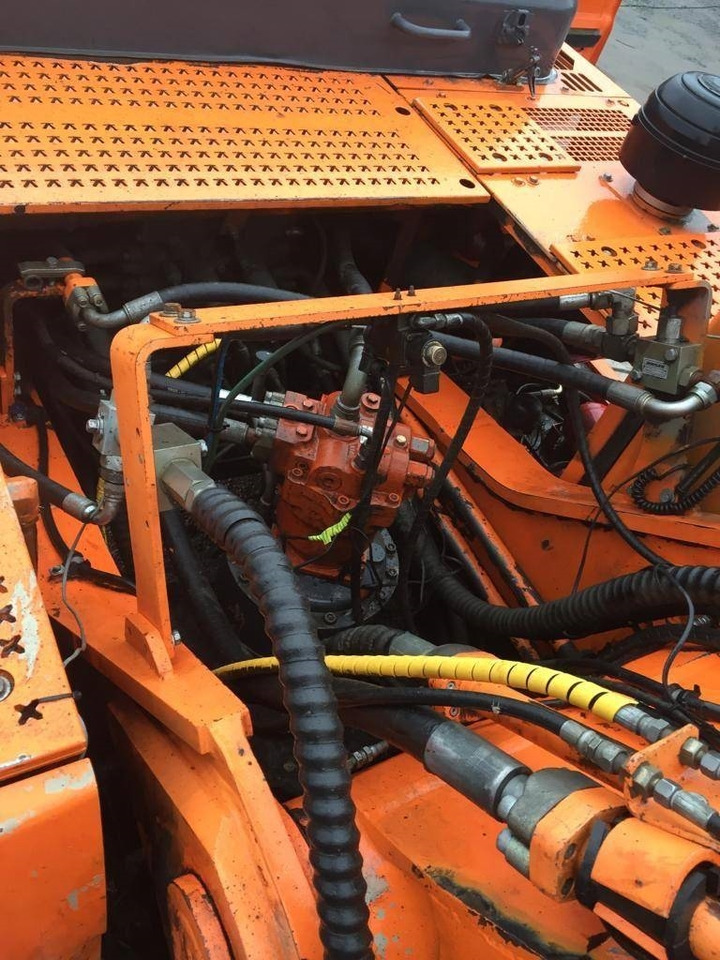 Crawler excavator Doosan DX420LC: picture 20