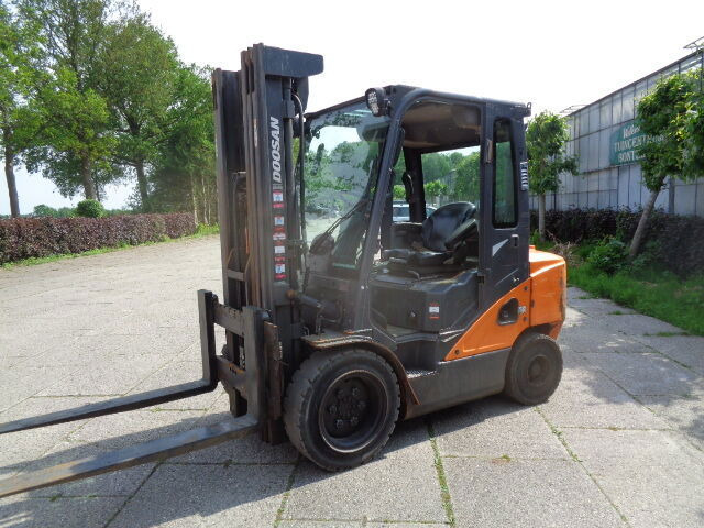 Doosan D35C-7 - Forklift: picture 1 Doosan D35C-7 - Forklift: picture 1