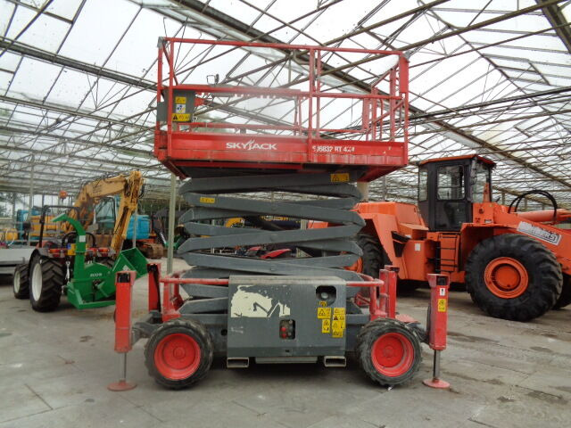 Skyjack SJ 6832 RT - Scissor lift: picture 5 Skyjack SJ 6832 RT - Scissor lift: picture 5