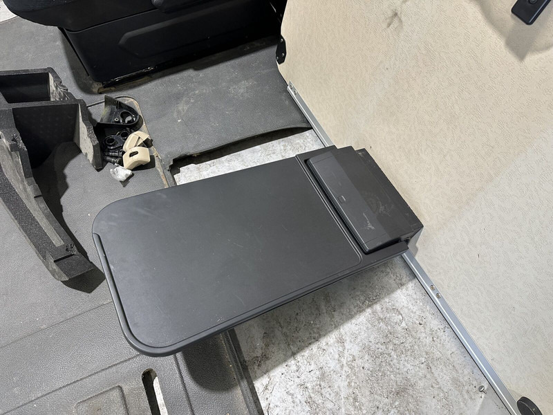 Mercedes-Benz passenger seat with lower bunk and table - Seat for Truck: picture 4 Mercedes-Benz passenger seat with lower bunk and table - Seat for Truck: picture 4