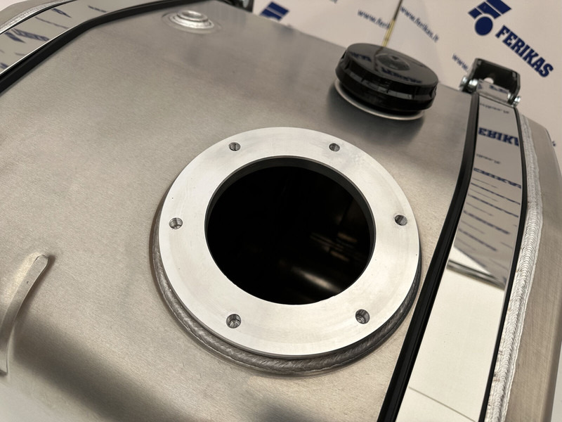 Onbekend  - Hydraulic tank for Truck: picture 4 Onbekend  - Hydraulic tank for Truck: picture 4