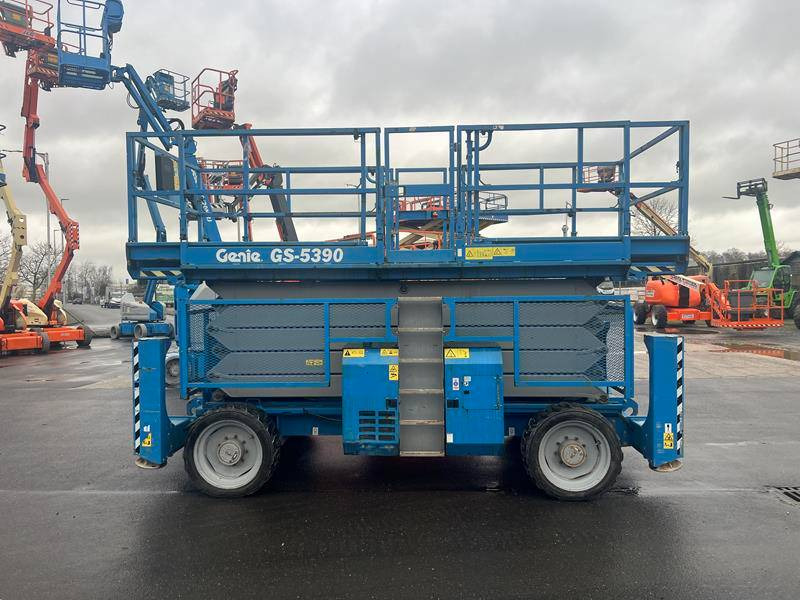 Genie GS5390 RT diesel 4x4 18m (1711) - Scissor lift: picture 2 Genie GS5390 RT diesel 4x4 18m (1711) - Scissor lift: picture 2
