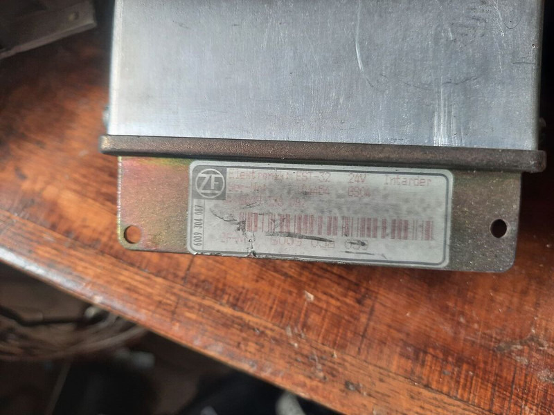 Bosch Bader 0504.1.A00 EST-32 - ECU: picture 3 Bosch Bader 0504.1.A00 EST-32 - ECU: picture 3