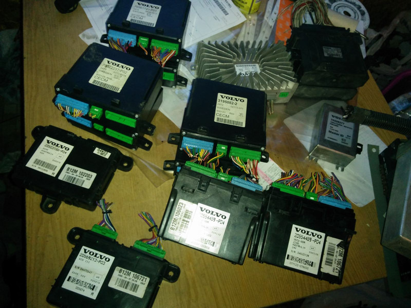 Volvo 20503188-P04.3195082-2 R03 - ECU: picture 1 Volvo 20503188-P04.3195082-2 R03 - ECU: picture 1