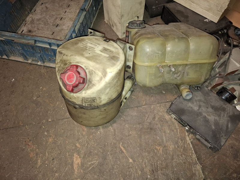 Volvo Scani - Expansion tank: picture 3 Volvo Scani - Expansion tank: picture 3
