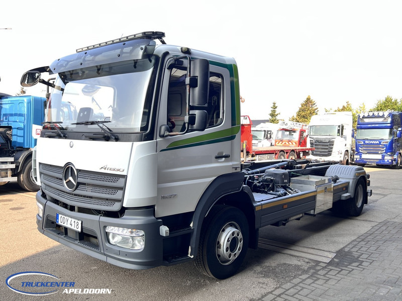 Mercedes-Benz Atego 1527 Manuel, Euro 6, HIAB 10 Tons - Hook lift truck: picture 3 Mercedes-Benz Atego 1527 Manuel, Euro 6, HIAB 10 Tons - Hook lift truck: picture 3