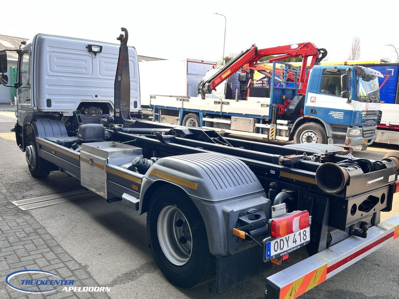 Mercedes-Benz Atego 1527 Manuel, Euro 6, HIAB 10 Tons - Hook lift truck: picture 4 Mercedes-Benz Atego 1527 Manuel, Euro 6, HIAB 10 Tons - Hook lift truck: picture 4