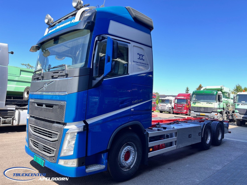 Volvo FH 540 6x4, Dual clutch, XL Globetrotter, PTO, Retarder - Cab chassis truck: picture 3 Volvo FH 540 6x4, Dual clutch, XL Globetrotter, PTO, Retarder - Cab chassis truck: picture 3