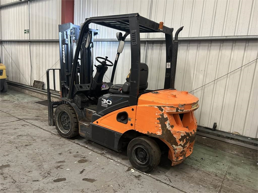Doosan D30S-5 - Diesel forklift: picture 3 Doosan D30S-5 - Diesel forklift: picture 3