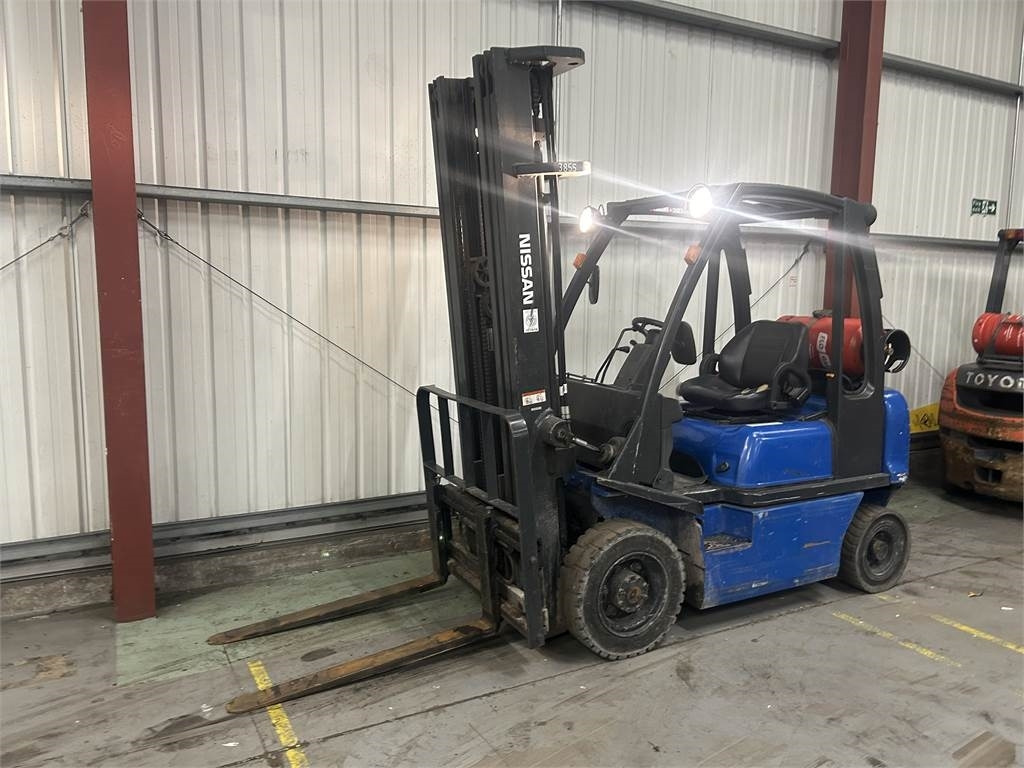 Nissan UD02A20PQ - LPG forklift: picture 2 Nissan UD02A20PQ - LPG forklift: picture 2