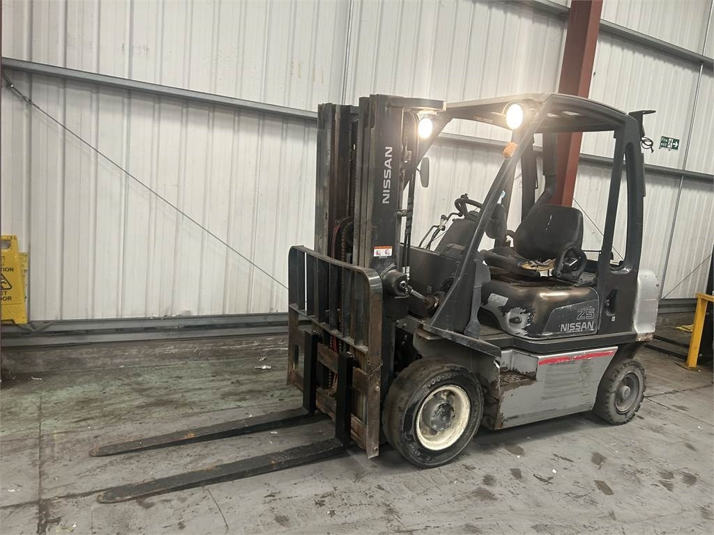 Nissan Y1D2A25Q - Diesel forklift: picture 2 Nissan Y1D2A25Q - Diesel forklift: picture 2