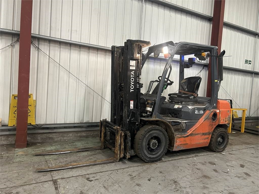 Toyota 02-8FDF25 - Diesel forklift: picture 2 Toyota 02-8FDF25 - Diesel forklift: picture 2