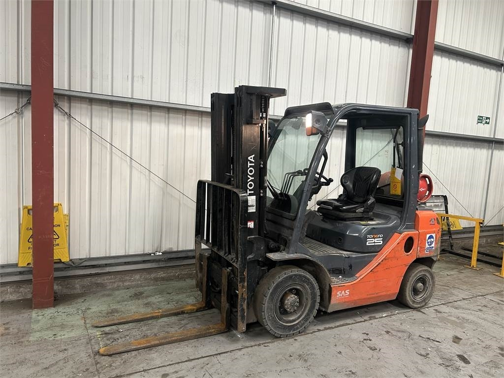 Toyota 02-8FGF25 - LPG forklift: picture 2 Toyota 02-8FGF25 - LPG forklift: picture 2