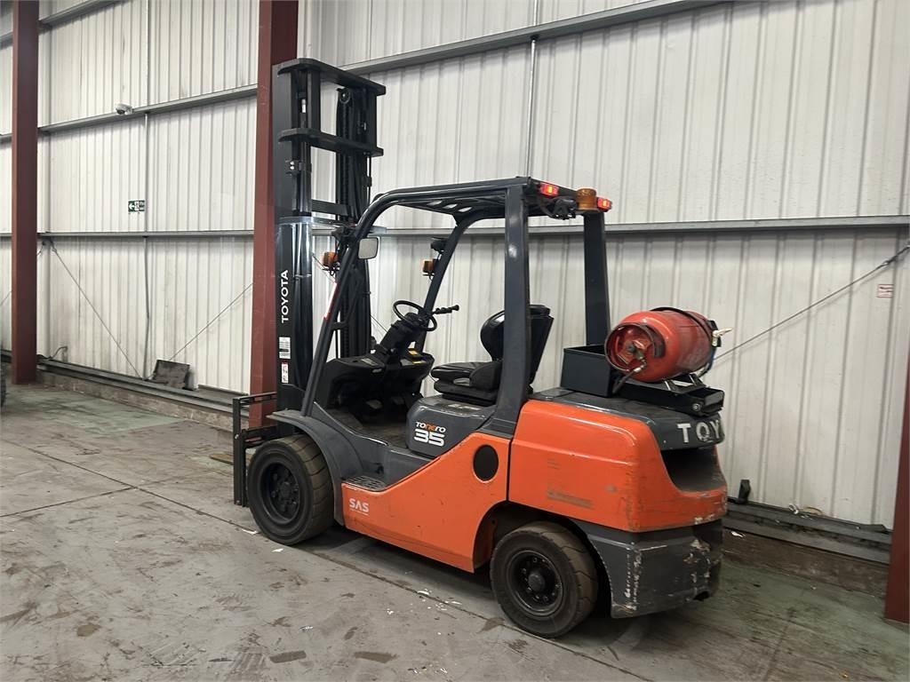 Toyota 02-8FGJF35 - LPG forklift: picture 3 Toyota 02-8FGJF35 - LPG forklift: picture 3