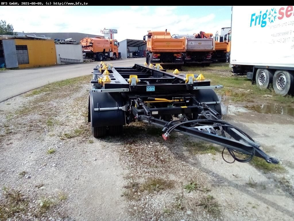 Hüffermann Vario-Carrier HMA 2424 ZB 3-Achs für Absetzmulde - Roll-off/ Skip trailer: picture 1 Hüffermann Vario-Carrier HMA 2424 ZB 3-Achs für Absetzmulde - Roll-off/ Skip trailer: picture 1