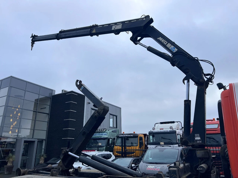 DAF CF 85.380 6X2 + MKG 141 A2 CRANE + 20 TON HOOKLIFT - EURO 3 - MANUAL GEAR - 10 TYRES - Hook lift truck, Crane truck: picture 4 DAF CF 85.380 6X2 + MKG 141 A2 CRANE + 20 TON HOOKLIFT - EURO 3 - MANUAL GEAR - 10 TYRES - Hook lift truck, Crane truck: picture 4