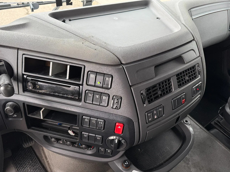 Curtainsider truck DAF XF 460 6X2 EURO 6 + HERTOGHS HANGER: picture 14 Curtainsider truck DAF XF 460 6X2 EURO 6 + HERTOGHS HANGER: picture 14