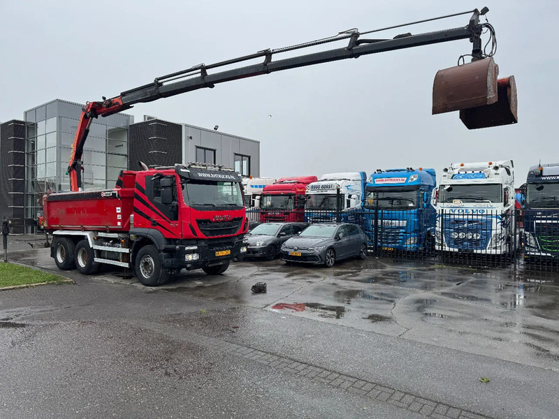 Iveco Trakker 500 6X4 EURO 6 KIPPER + PALFINGER PK18002 FULL STEEL - Tipper, Crane truck: picture 3 Iveco Trakker 500 6X4 EURO 6 KIPPER + PALFINGER PK18002 FULL STEEL - Tipper, Crane truck: picture 3