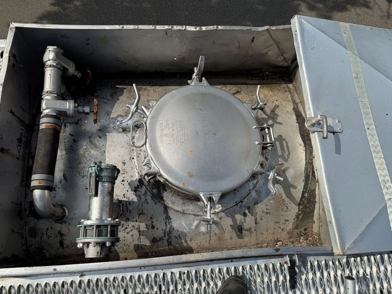 Tank semi-trailer Kässbohrer BITUM - 32000 LITER - 1 COMP.: picture 9