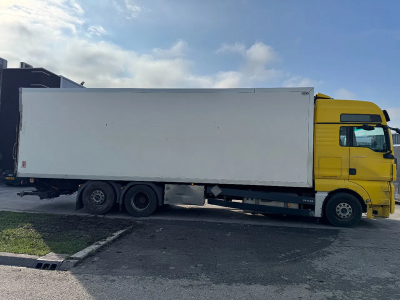 MAN TGX 26.360 6X2 - EURO 5 + ZEPRO LIFT + LIFT/STEERING AXLE - Box truck: picture 4 MAN TGX 26.360 6X2 - EURO 5 + ZEPRO LIFT + LIFT/STEERING AXLE - Box truck: picture 4