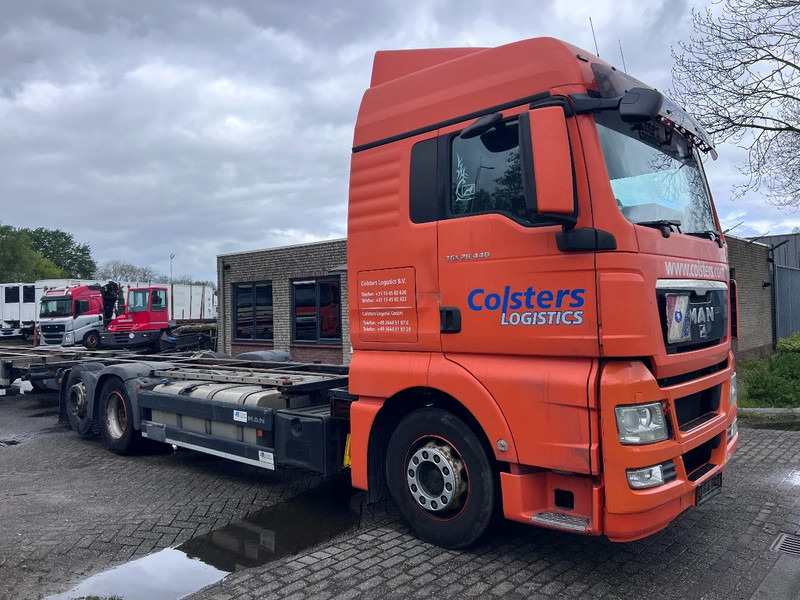 MAN TGX 26.440 XLX 6X2 EURO 5 - BDF CHASSIS + RETARDER - Container transporter/ Swap body truck: picture 3 MAN TGX 26.440 XLX 6X2 EURO 5 - BDF CHASSIS + RETARDER - Container transporter/ Swap body truck: picture 3