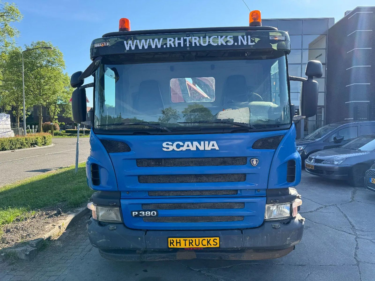 Scania P380 8X4 PALFINGER HOOK + PALFINGER PK16502 + RE - Hook lift truck, Crane truck: picture 5 Scania P380 8X4 PALFINGER HOOK + PALFINGER PK16502 + RE - Hook lift truck, Crane truck: picture 5
