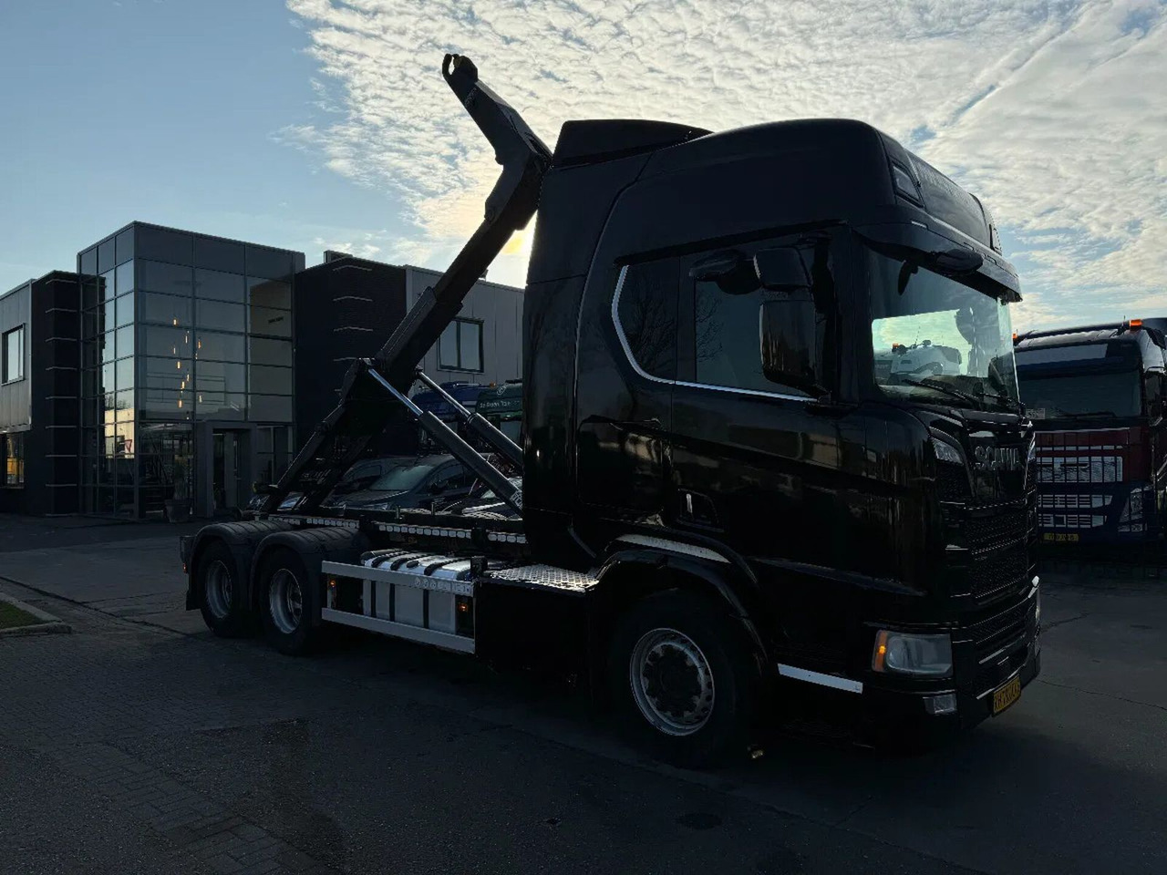 Scania R580 V8 NGS 6X2 EURO 6 VDL 20T HOOK - Hook lift truck: picture 4 Scania R580 V8 NGS 6X2 EURO 6 VDL 20T HOOK - Hook lift truck: picture 4