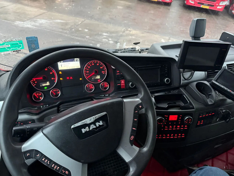 Tractor unit MAN TGX 41.540 8X4 180 TON + RETARDER + HYDRAULICS PTO: picture 16 Tractor unit MAN TGX 41.540 8X4 180 TON + RETARDER + HYDRAULICS PTO: picture 16