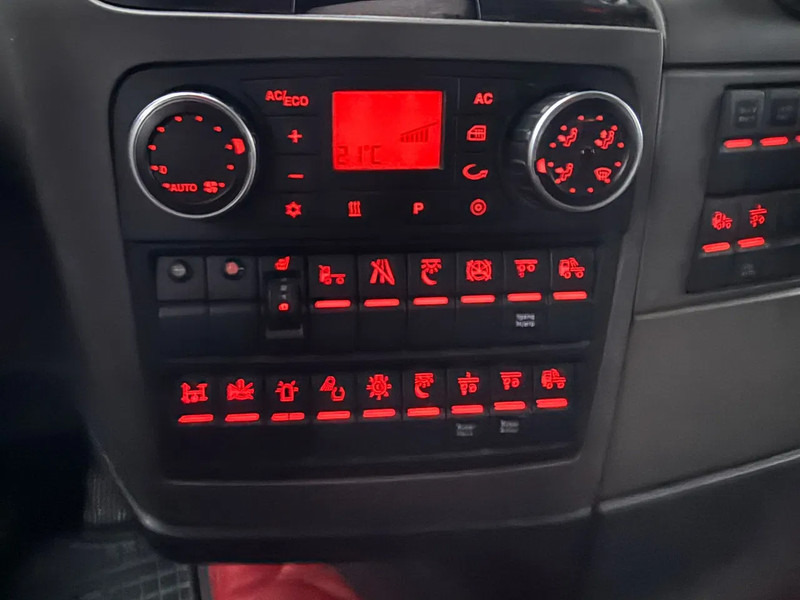 Tractor unit MAN TGX 41.540 8X4 180 TON + RETARDER + HYDRAULICS PTO: picture 18 Tractor unit MAN TGX 41.540 8X4 180 TON + RETARDER + HYDRAULICS PTO: picture 18