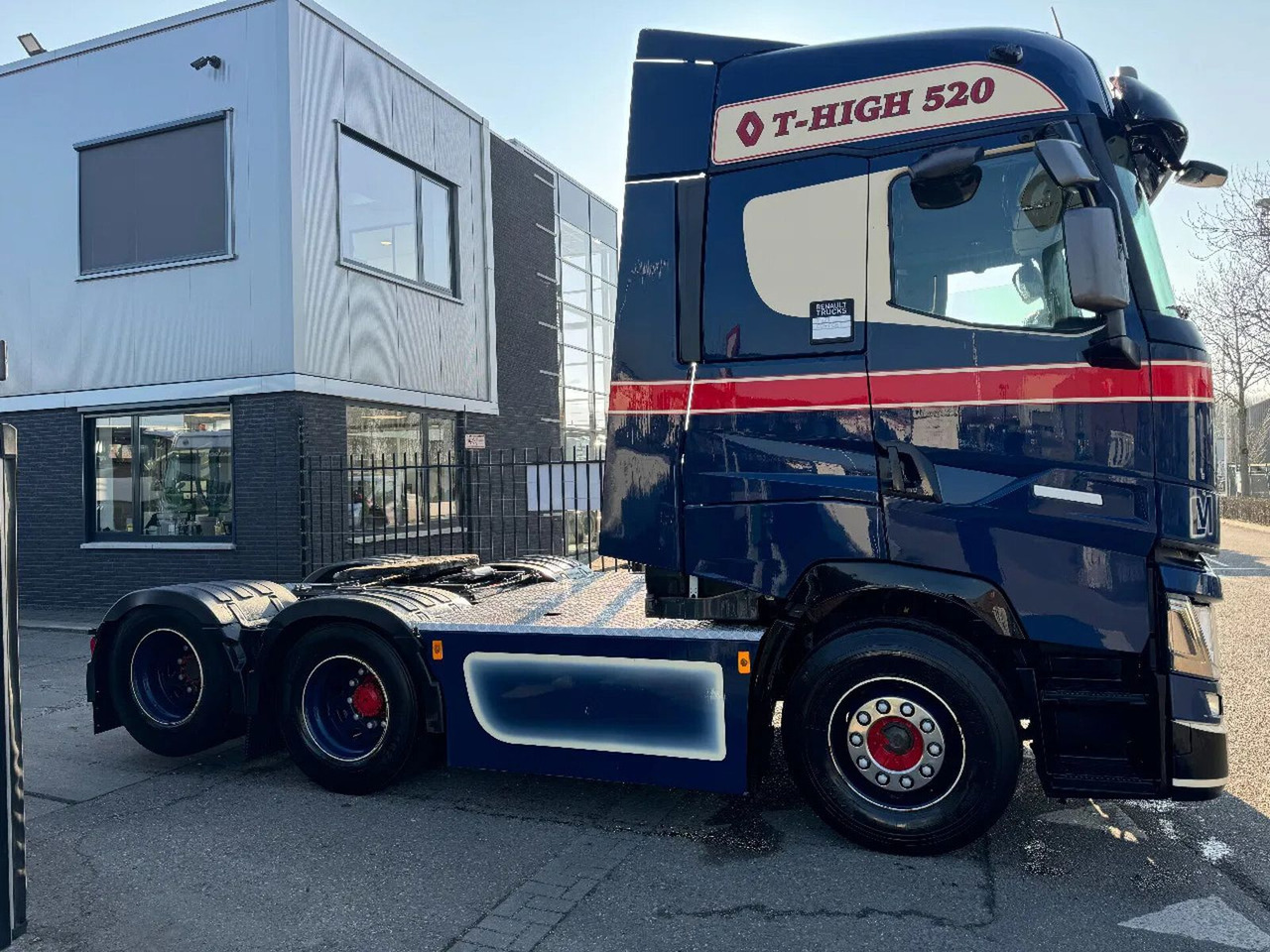 Renault T520 6X2 EURO 6 HYDRAULIC BOOGIE - Tractor unit: picture 4 Renault T520 6X2 EURO 6 HYDRAULIC BOOGIE - Tractor unit: picture 4