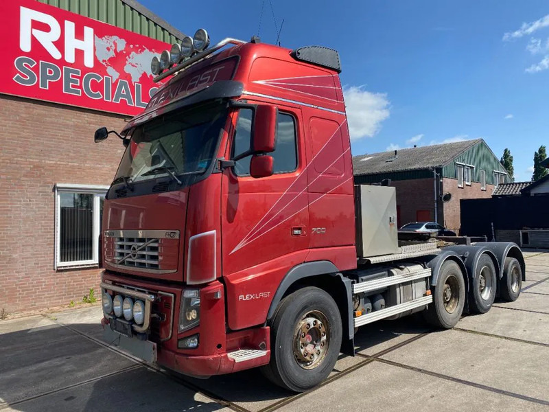 Volvo FH 16.700 FH16-700 8X4 140 TON FULL STEEL - Tractor unit: picture 2 Volvo FH 16.700 FH16-700 8X4 140 TON FULL STEEL - Tractor unit: picture 2