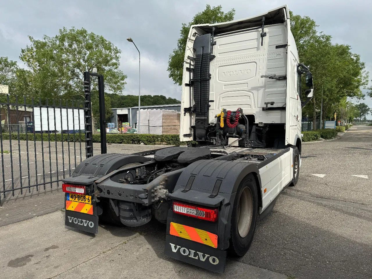 Volvo FH 460 4X2 EURO 6 SKIRTS SPOILERS HYDRAULIC - Tractor unit: picture 5 Volvo FH 460 4X2 EURO 6 SKIRTS SPOILERS HYDRAULIC - Tractor unit: picture 5