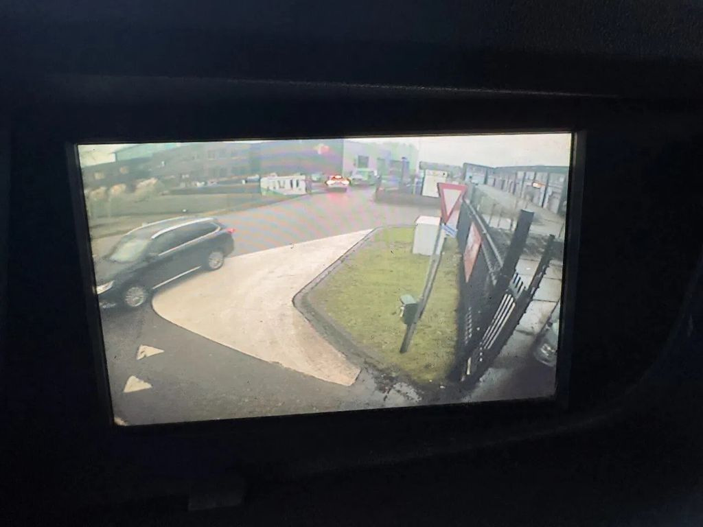 Tractor unit Volvo FH FH420: picture 11