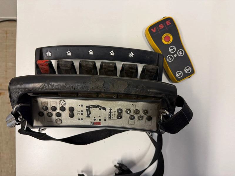 Van Hool VHLO-205 AN, HIAB 099E-1HIPRO REMOTE CONTROLE - Dropside/ Flatbed semi-trailer: picture 3 Van Hool VHLO-205 AN, HIAB 099E-1HIPRO REMOTE CONTROLE - Dropside/ Flatbed semi-trailer: picture 3