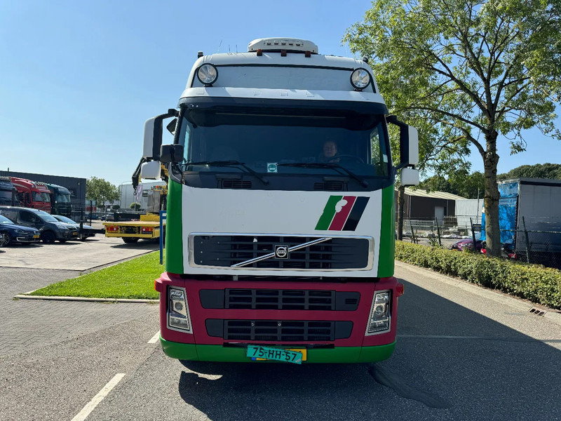 Volvo FH 12.420 6X2 - EURO 3 + HANGER NETAM-FRUEHAUF + THERMOKING + DHOLLANDIA LIFT - Refrigerator truck: picture 2 Volvo FH 12.420 6X2 - EURO 3 + HANGER NETAM-FRUEHAUF + THERMOKING + DHOLLANDIA LIFT - Refrigerator truck: picture 2