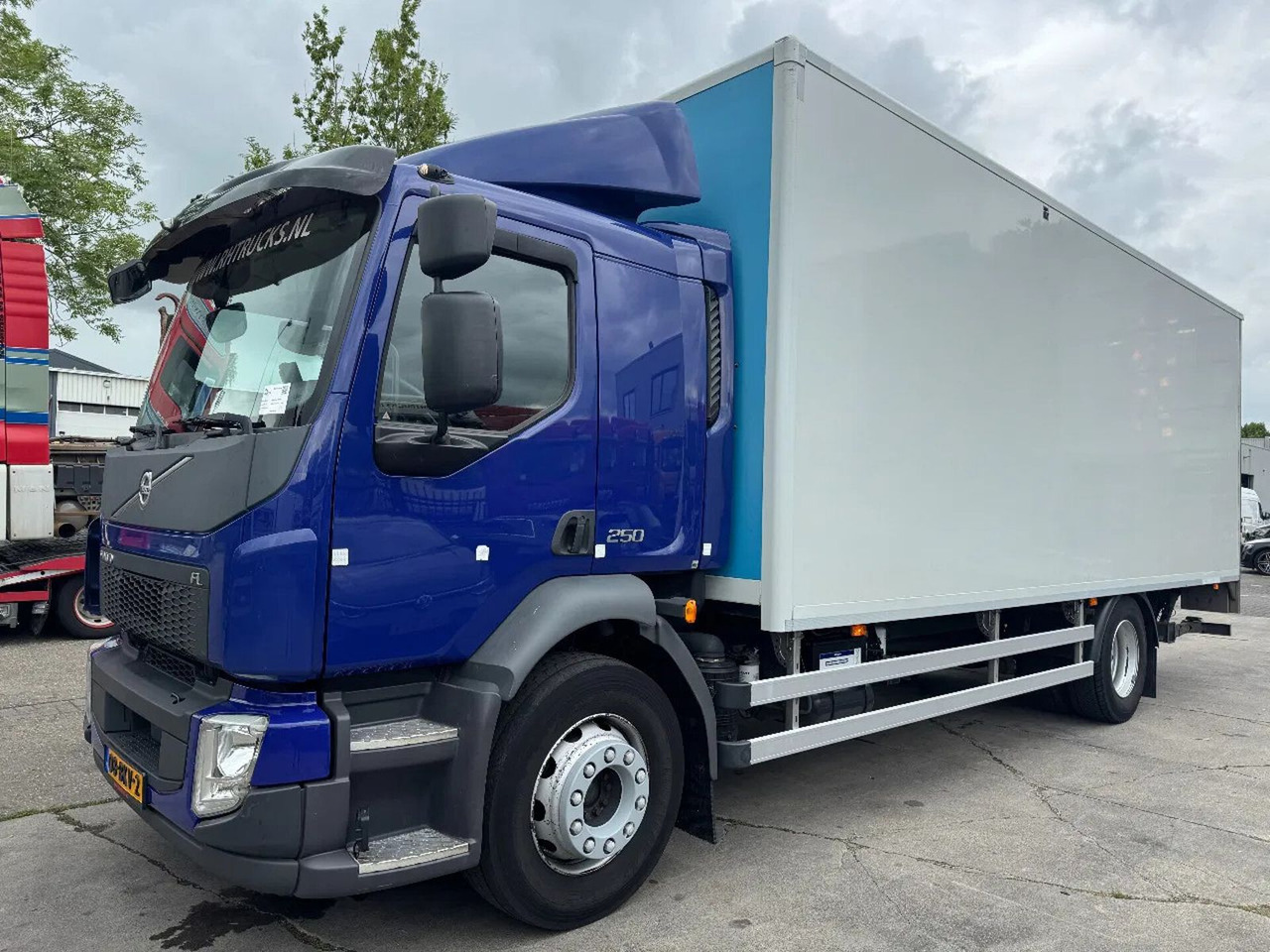 Volvo FL 250 4X2 EURO 6 DHOLLANDIA LIFT + CARGOLOCK TÜ - Box truck: picture 1 Volvo FL 250 4X2 EURO 6 DHOLLANDIA LIFT + CARGOLOCK TÜ - Box truck: picture 1