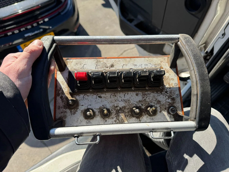 Crane truck Volvo FM 330 6X2 - EURO 5 + ATLAS 126.3E A2 + REMOTE + LIFT/STEERING AXLE: picture 16