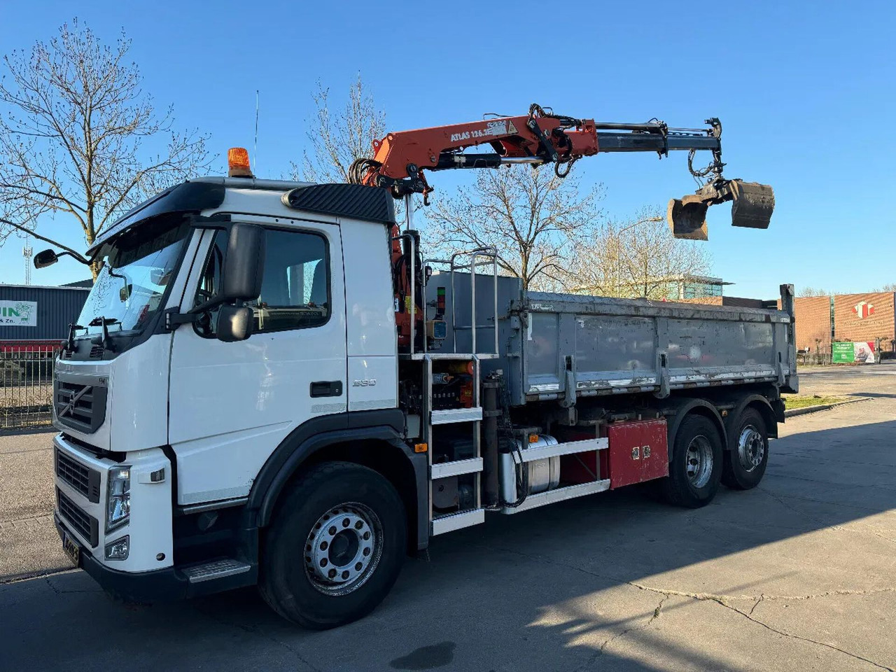 Volvo FM 330 6X2 - EURO 5 + ATLAS 126.3E A2 + REMOTE + - Tipper, Crane truck: picture 2 Volvo FM 330 6X2 - EURO 5 + ATLAS 126.3E A2 + REMOTE + - Tipper, Crane truck: picture 2