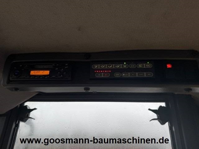 Wheel loader KOMATSU WA 200: picture 9